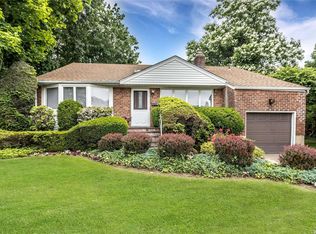 35 Irene Ln E, Plainview, NY 11803