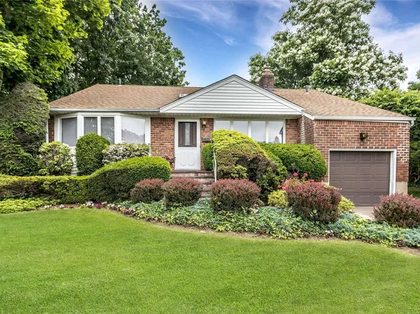 35 Irene Lane E, Plainview, NY 11803