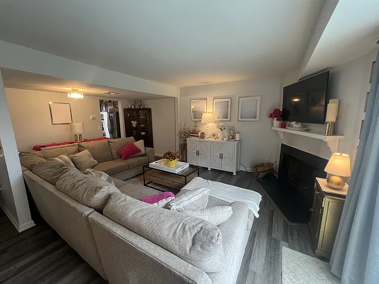 1335 Cambridge Ct — Photo 8