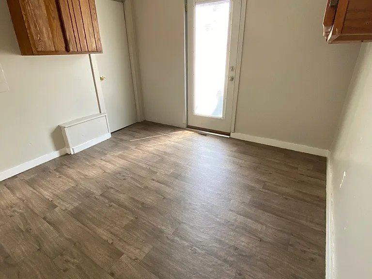 904 N Pine St — Photo 4