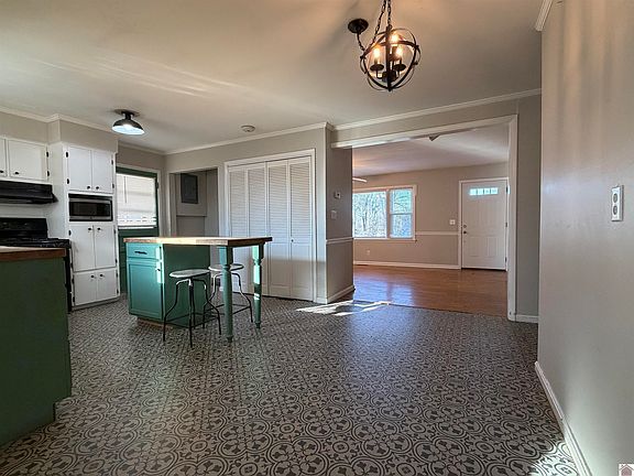 5th image of 307 Maple St