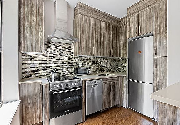 4th image of 458 W 51st St APT 3