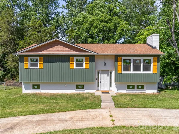 2474 Cedar Valley Dr, Conover, NC 28613