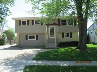 517 Hillside Dr, Streamwood, IL 60107