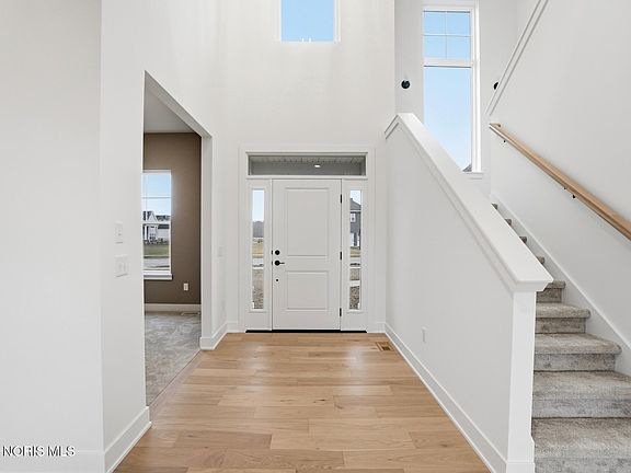 3rd image of 140 Barton Creek Dr