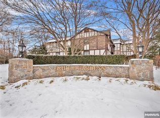 2903 Mark Twain Way, Mahwah, NJ 07430