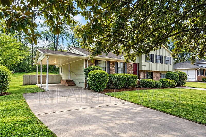 5 bed, 3.0 bath, 1976 sqft, $2,000 — Photo 1