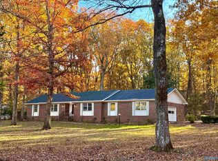 4404 Autumn Leaves Trl SE, Decatur, AL 35603