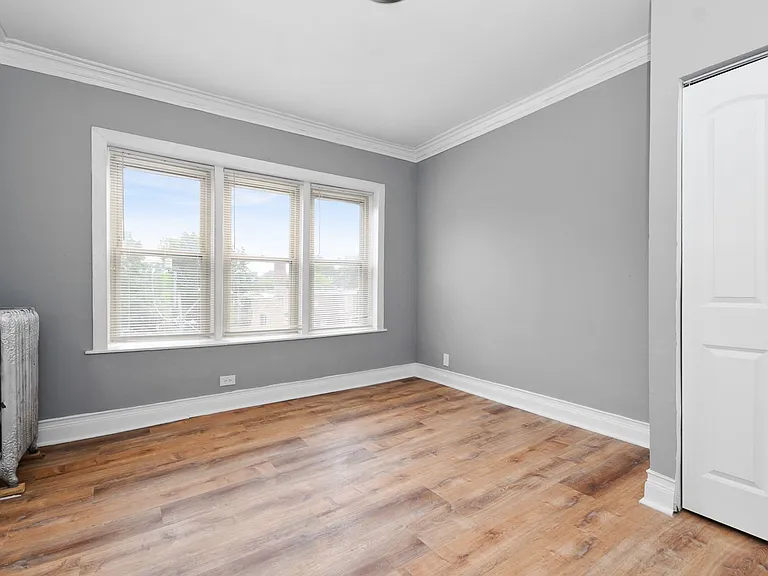 7556-58 S. Calumet Ave. / 320-28 E 76th St. — Photo 8