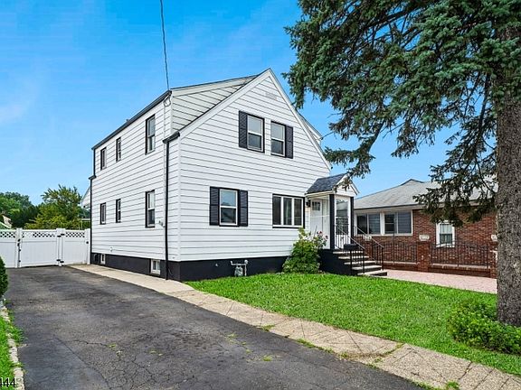 2nd image of 124 Woodruff Pl