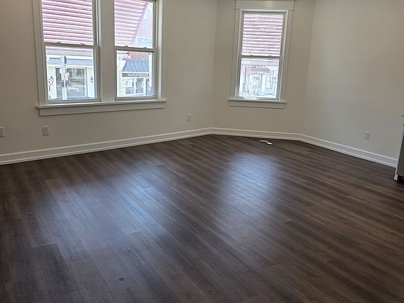 3rd image of 1049 W Lancaster Ave Floor 2