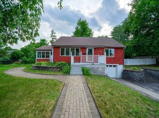 9 Fenway St, Derry, NH 03038