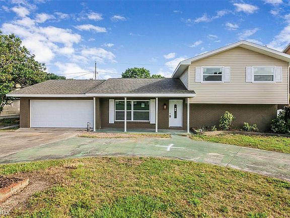 3rd image of 124 Chaucer Ln