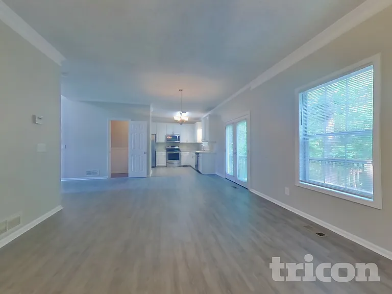 504 Anthony Pl — Photo 2