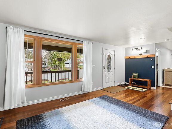 5th image of 7614 Orcas Place NW