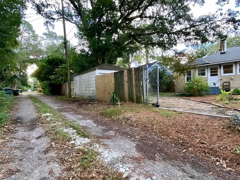 304 Columbus Dr — Photo 27