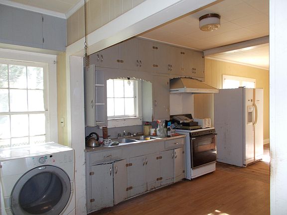 2nd image of 1006 Maude Ave