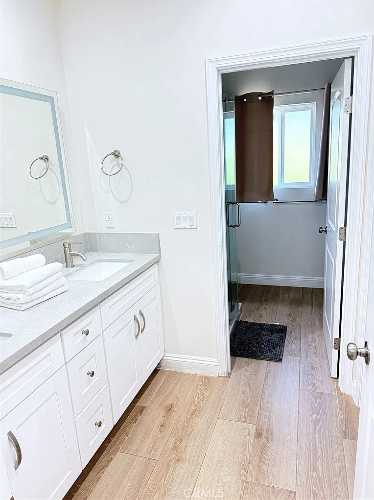 3 bed, 1100 sqft, $4,500 — Photo 3
