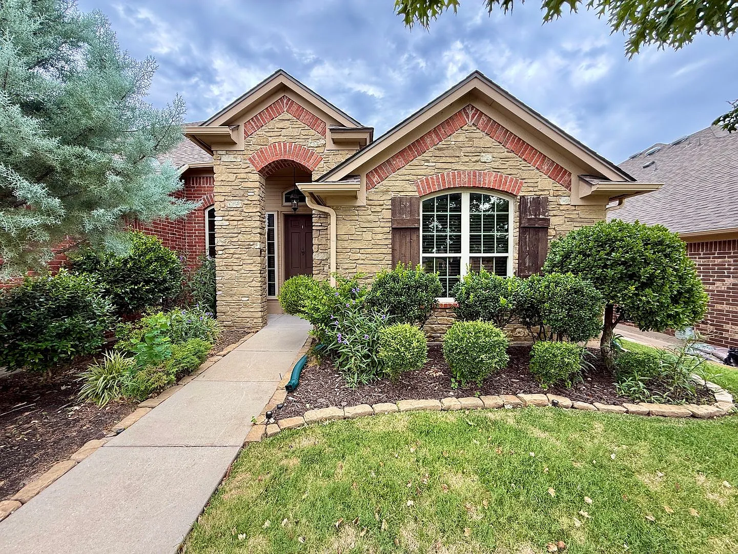 Executive Home in Carrington — Photo 2