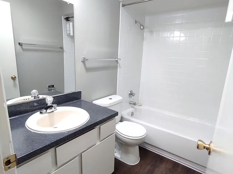 Taylor Place Apartments II — Photo 16