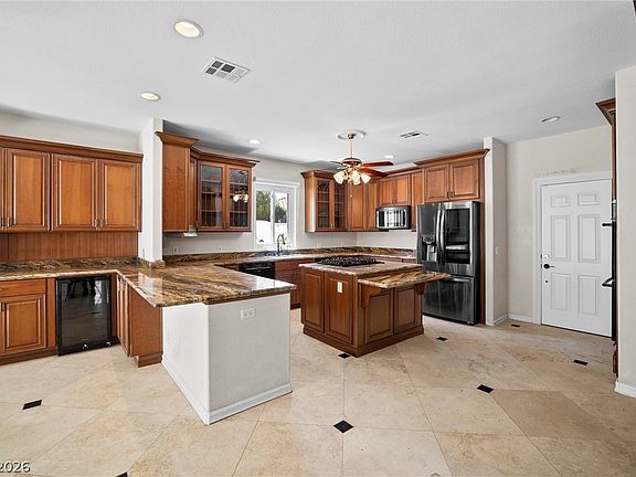 2nd image of 1021 Geranium Dr