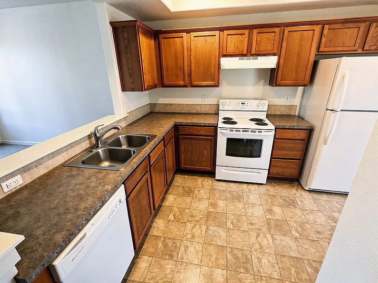 Halsey East Townhomes — Photo 15