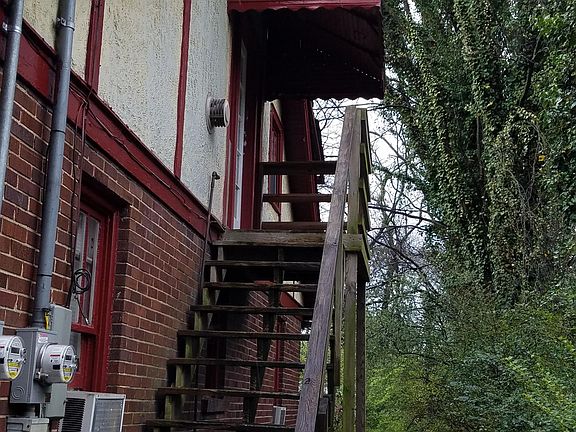 STAIRS TO UNIT ON RIGHT SIDE OF BUILDING