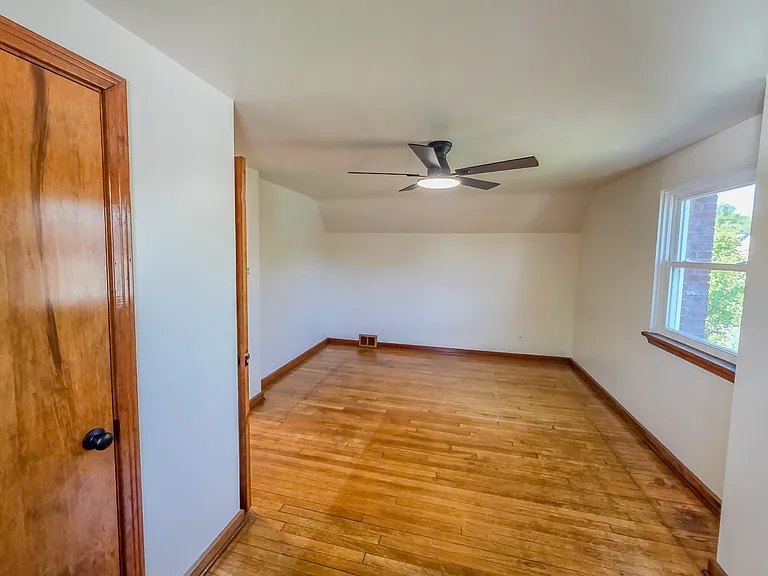 1323 Lincoln Way — Photo 29