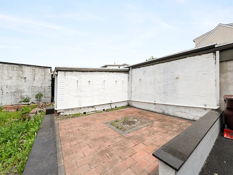 16 Oakes St #1 — Photo 15