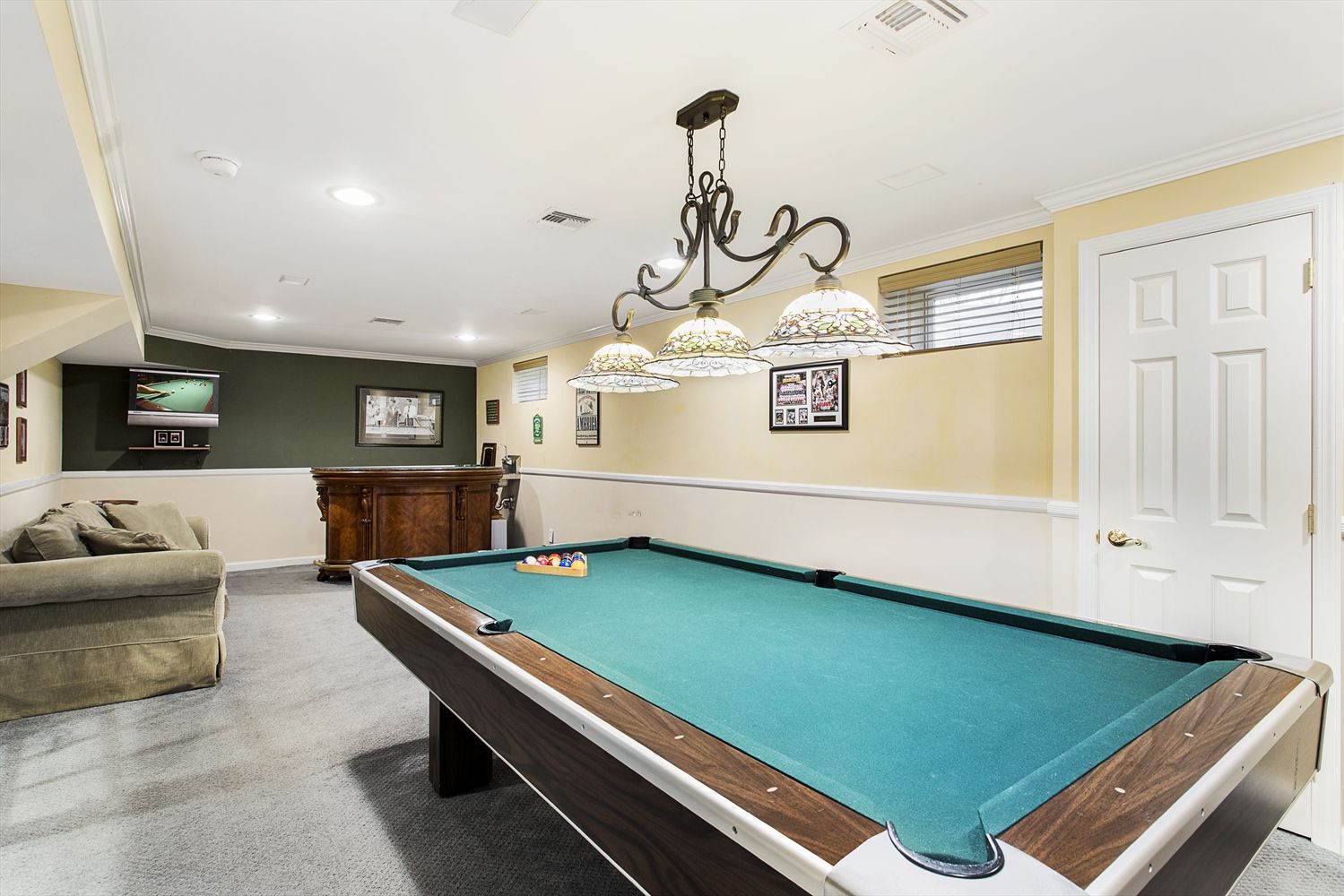  Finished Basement with Bar