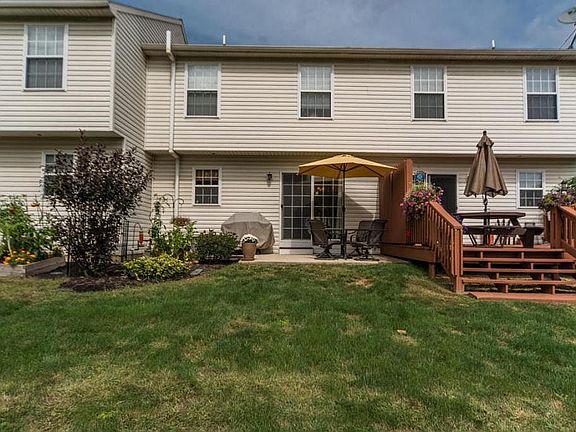 5th image of 354 Deerfield Dr