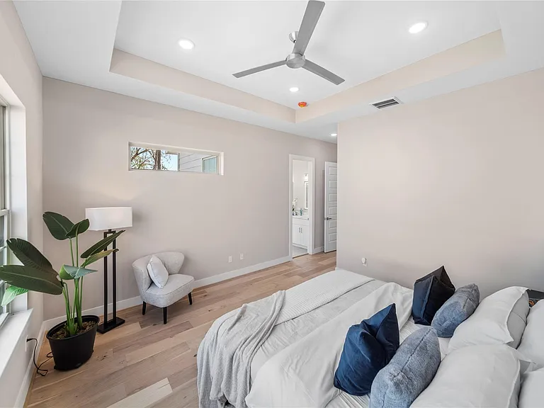 303 Queen Sude Ln — Photo 16