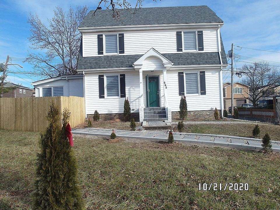 1st image of 185 Escanaba Ave