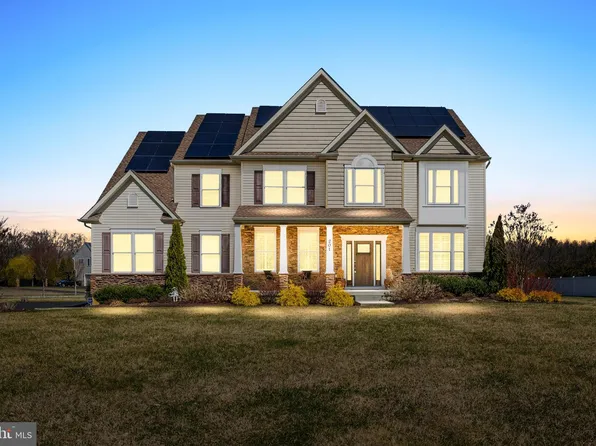 201 Solar Ct, Mullica Hill, NJ 08062