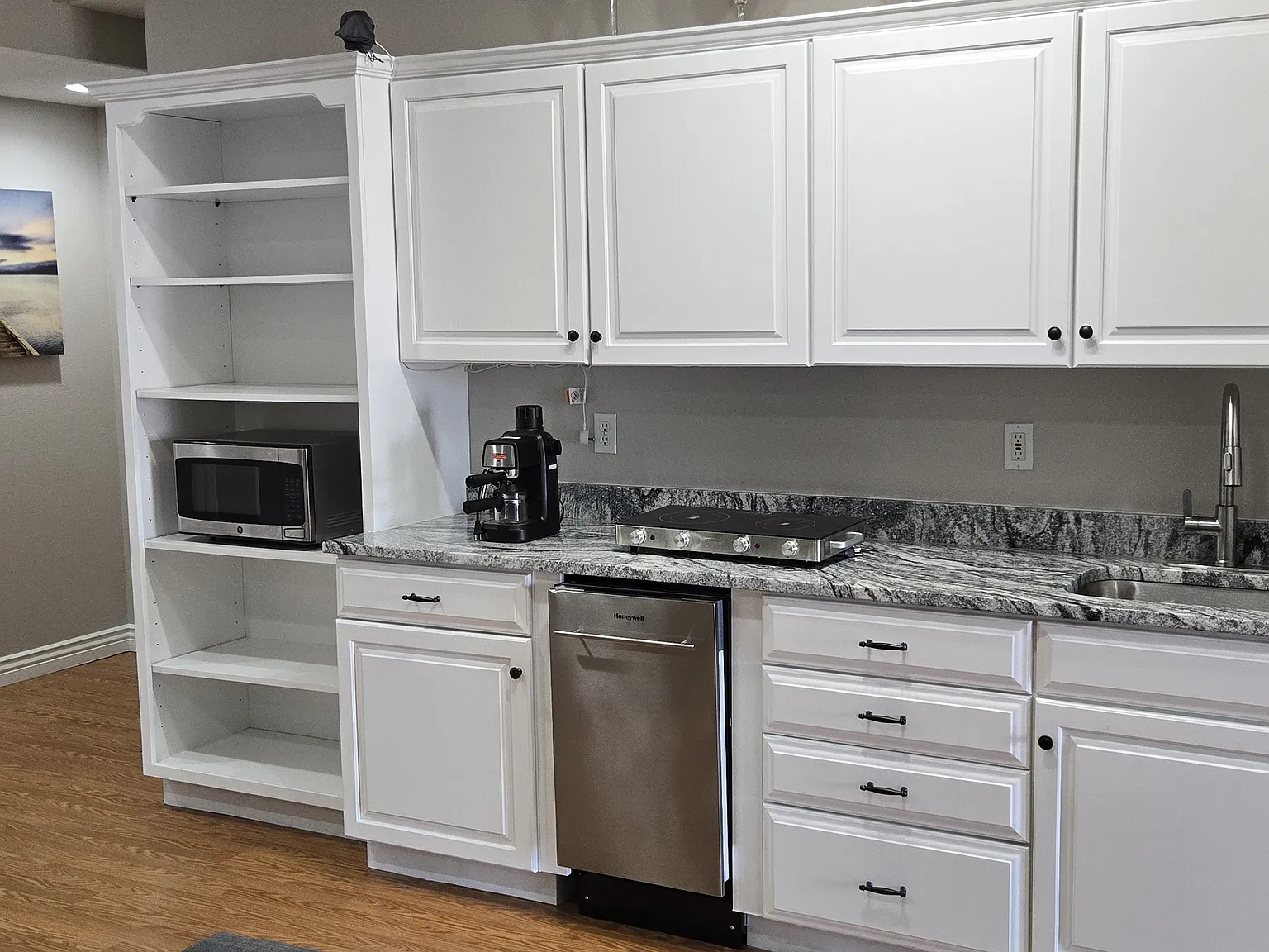 1 bed, 900 sqft, $1,095 — Photo 3