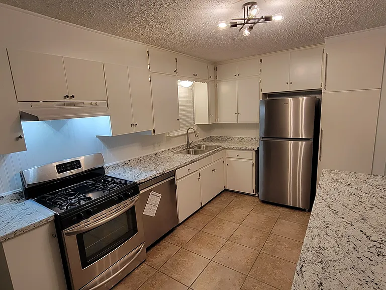 402 W Odell St — Photo 9