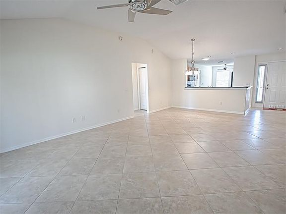 4th image of 17227 SE 94th Coults Cir