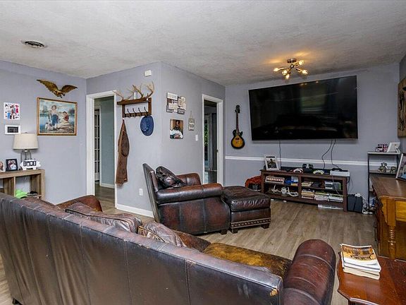5th image of 208 Woodland Drive