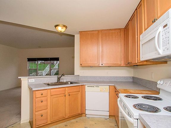5th image of 2046 Cloverly Ln