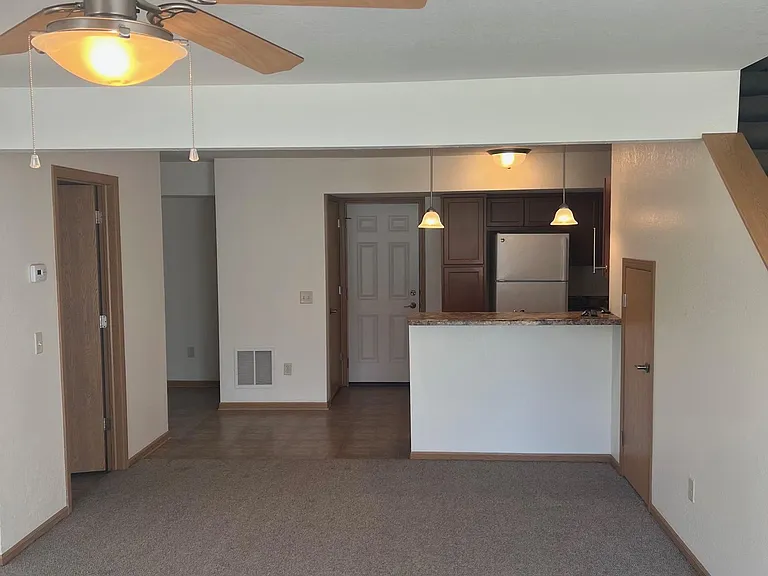 841 Stonecrop Dr — Photo 3