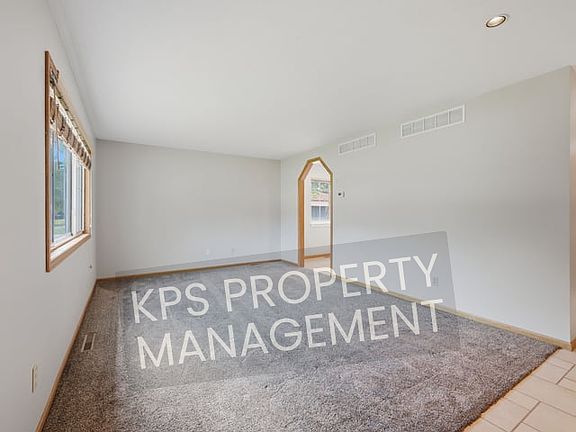 2nd image of 1915 Cypress Ln