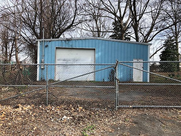 4th image of 104 Parker St