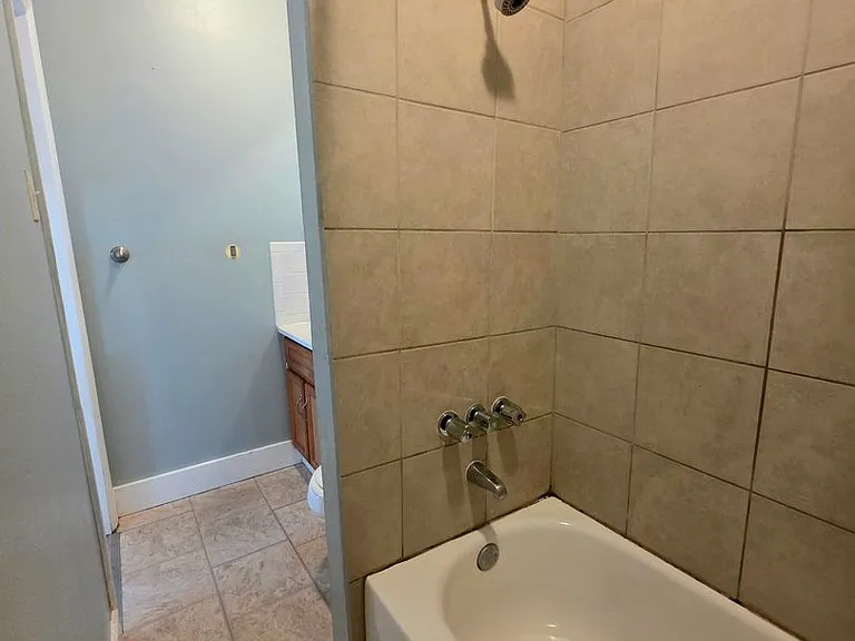 616 W 11th St #3 — Photo 3