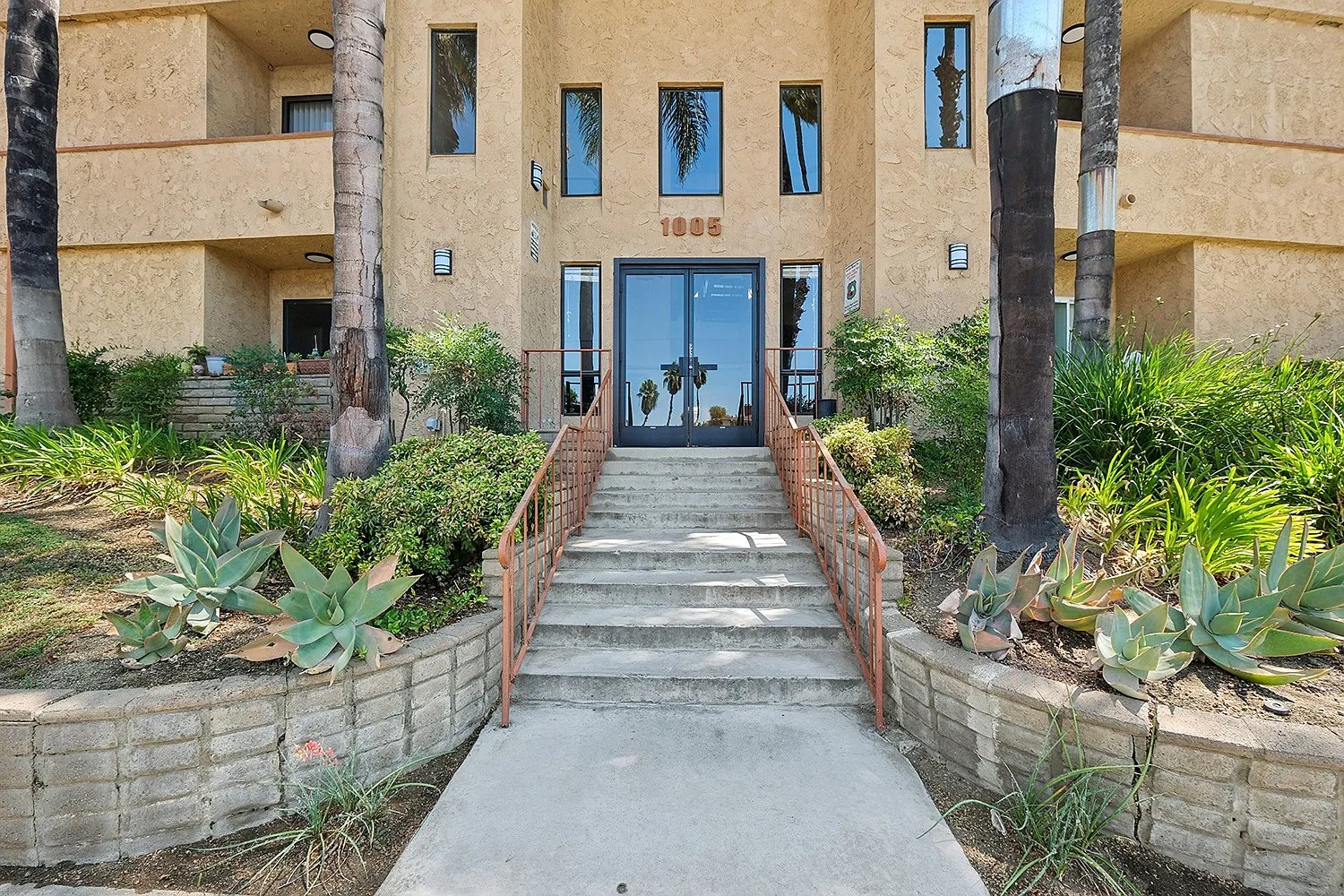 Casa Verde at Canyon Crest Hills Apartments — Photo 1