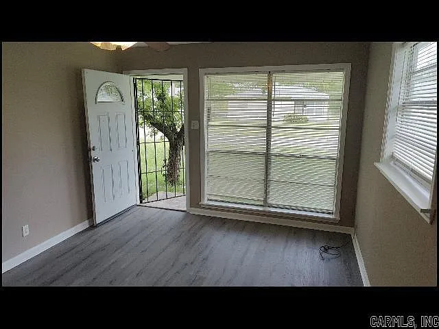 2 bed, 1.0 bath, 886 sqft, $899 — Photo 2
