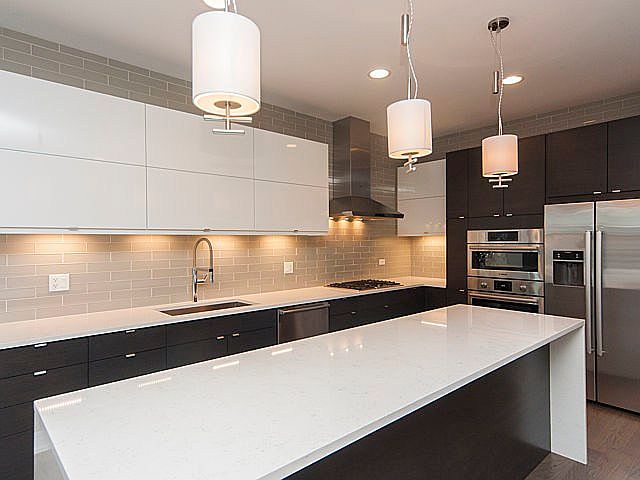 1st image of 827 N Hermitage Ave #1