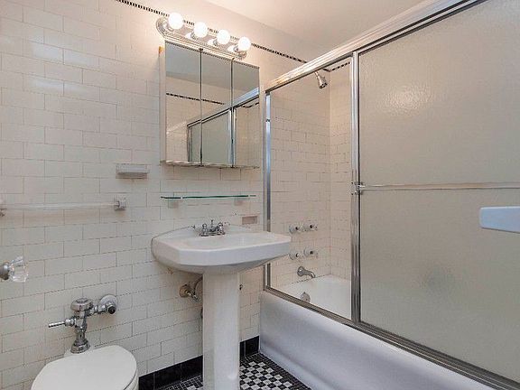 5th image of 100 7th Ave #8E