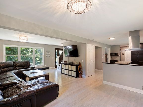 4th image of 26020 Valleywood Ln