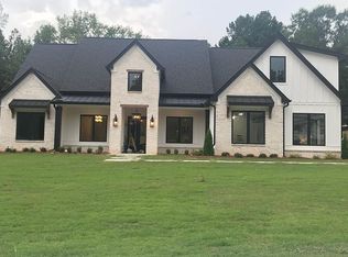 140 Dean Dr, Tyrone, GA 30290