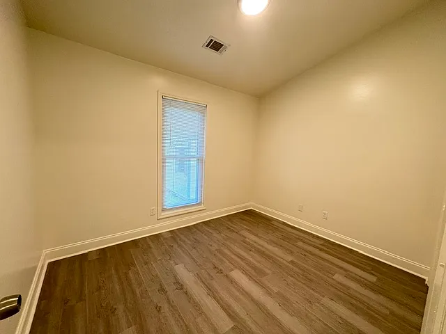 705 Wehring Ln — Photo 7